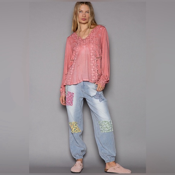 POL Pink Embroidered Floral Woven Top | Scalloped Trim Shirred Sleeves - Picture 4 of 5